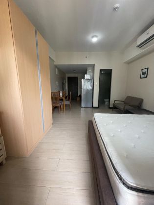 Fully Furnished Studio Unit for Rent in Salcedo SkySuites Makati