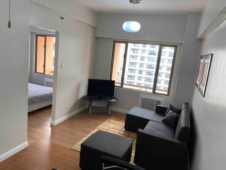 1 Bedroom Unit in an Excellent Building at the Heart of Makati 