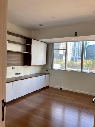 Unfurnished Spacious 2BR Unit in Regent Parkway BGC Taguig