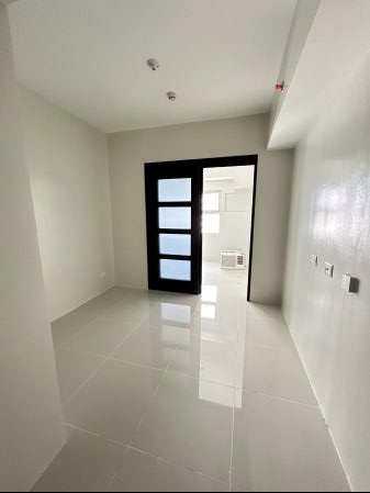 Unfurnished 1 Bedroom for Rent in Ridgewood Towers Premier