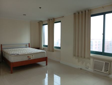 Studio with Manila Bay views near Makati Medical 