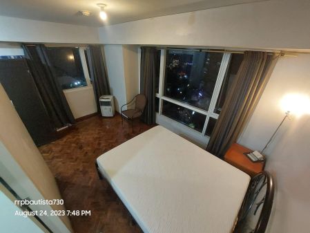 Fully Furnished 1 Bedroom Unit at The Columns Ayala Avenue