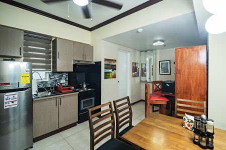 1BR Unit for Rent at the Columns Legazpi