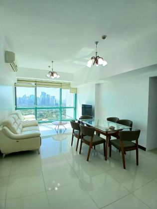 8 Forbestown 2BR for Rent 100 sqm Fully Furnished Golf Course