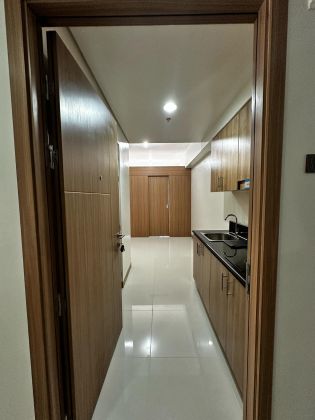 Unfurnished 1 Bedroom Unit at Red Residences for Rent