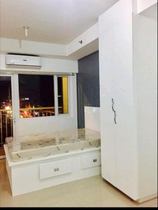 1BR Fully Interior with Balcony at Shell Residences MOA