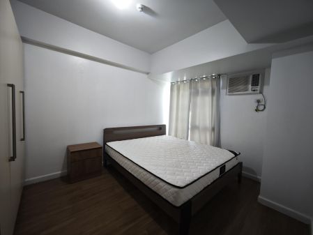 For Rent Fully Furnished 1BR with Balcony in Makati