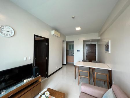 Fully Furnished 1 Bedroom Unit at 8 Newtown Boulevard for Rent