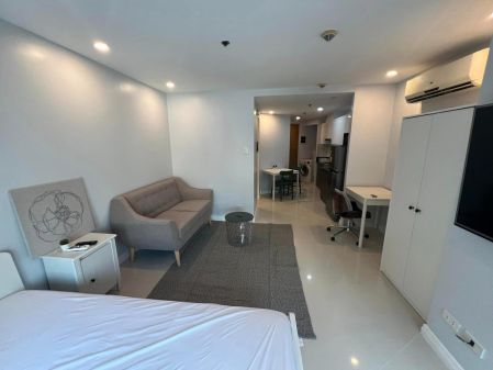 Fully Furnished 1 Bedroom Unit at One Central Makati for Rent