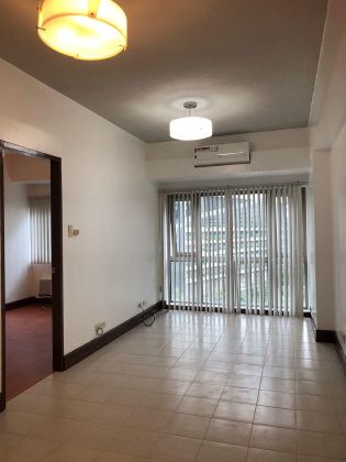 Unfurnished 1 Bedroom Unit at Forbeswood Parklane for Rent