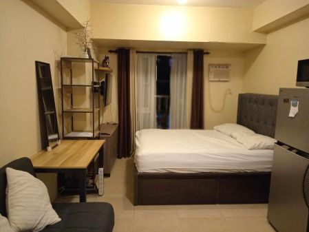 Fully Furnished Studio Unit with Balcony in Makati