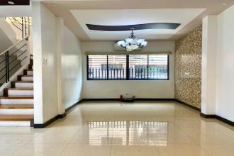 5BR Townhouse in Sta. Ana Manila for Rent