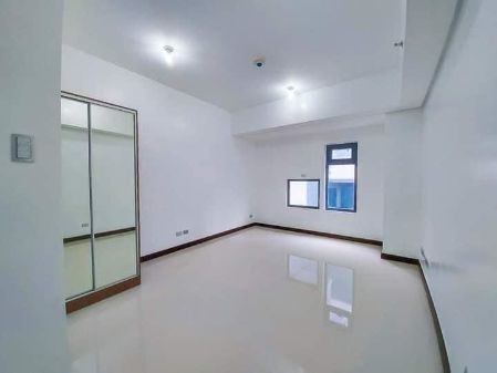 Unfurnished Studio Unit at Chimes Greenhills for Rent