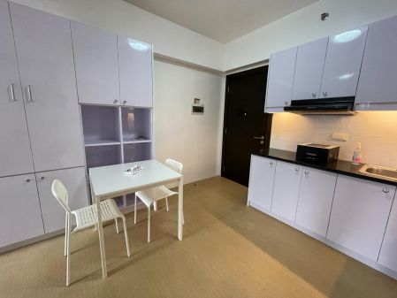 1BR Newly Renovated Modern Minimalist Unit at Avida Towers