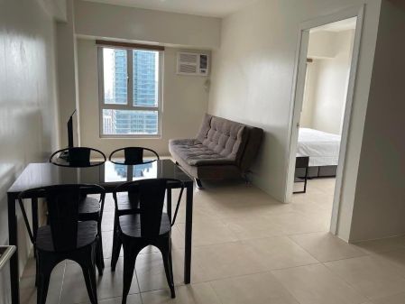 For Rent corner 1BR at Avida 34th St Uptown Bgc for 35K mo