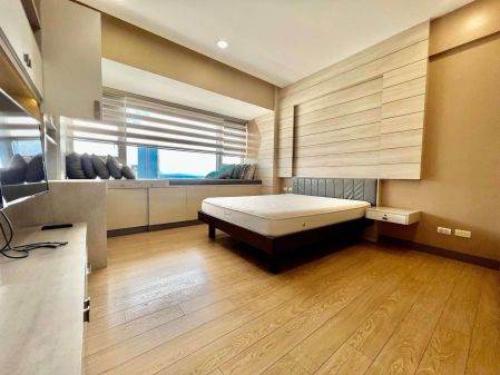 Furnished and Renovated 1 Bedroom Unit at One Shangrila Place