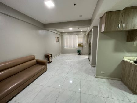 For Rent or Sale Galeria De Binondo  San Nicolas 4 Bedrooms  Pent