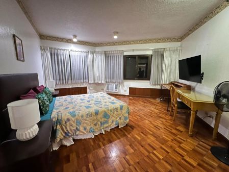 Fully Furnished 3 Bedroom Unit at Legazpi Park View for Rent