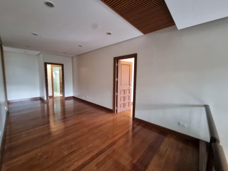 For Rent 4BR 2 Floor 400 sqm House with Pool at Magallanes