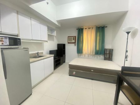 Spacious Studio Unit in Legazpi Village Makati 