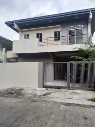 For Lease 6 Bedrooms 2 Storey House in Paranaque