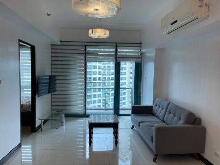 2 Bedroom Condo Unit for Rent at 8 Forbestown Road BGC