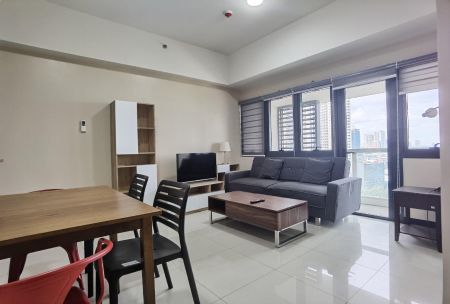 1BR with Balcony for Rent in Salcedo Makati facing Belair