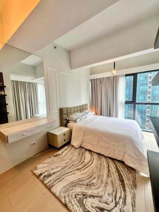 Fully Furnished 2 Bedroom Unit at Uptown Ritz for Rent