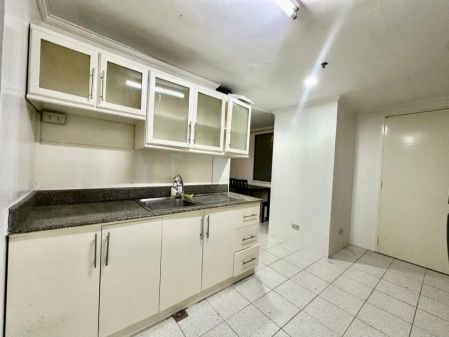 Affordable 1 Bedroom Condo in LPL Manor Salcedo Makati