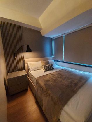 Fully Furnished 1 Bedroom Unit at The Rise Makati for Rent