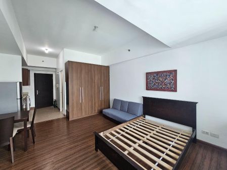 Fully Furnished Studio Unit at Shang Salcedo Place