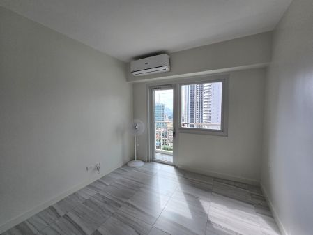 Maven Studio Condo Unit for Rent