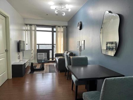 Fully Furnished 1 Bedroom with Balcony in Gramercy Residences 