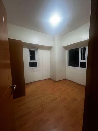 Semi Furnished 1BR for Rent in Trion Towers BGC Taguig