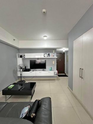 For Rent Fully Furnished 1 Bedroom Unit at The Lerato Tower 1