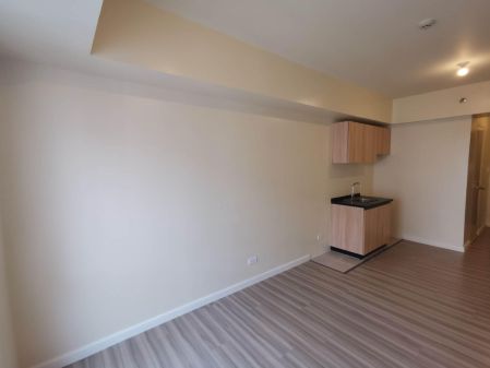 For Rent Unfurnished Studio Unit in Avida Towers