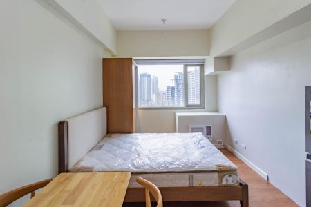 Fully Furnished Studio Unit at Eton Tower Makati for Rent