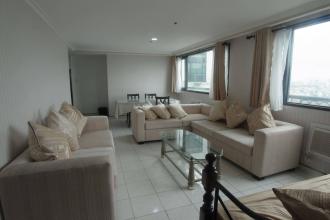 Huge 2BR Suite with Large Beds Fast WiFi in Makati