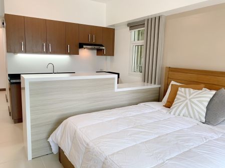 Fully Furnished 1 Bedroom for Rent in Two Serendra BGC Taguig