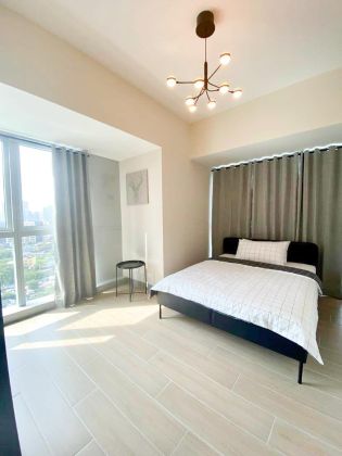 Fully Furnished 2 Bedroom Unit at Uptown Parksuites for Rent