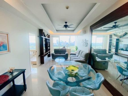 2BR Corner Unit facing the Manila Golf Course for Rent