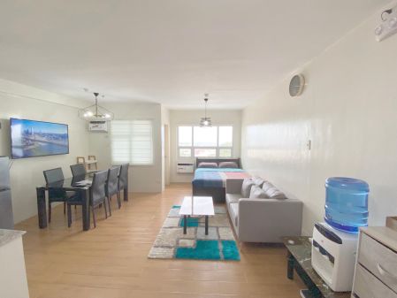 1BR Premium Condo with PLDT WiFi in Seawind Condominium