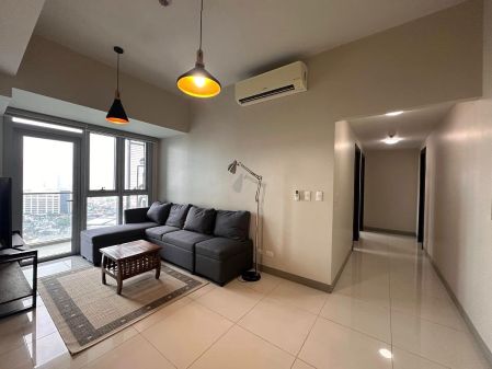 Fully Furnished 2 Bedroom Unit in Uptown Parksuites