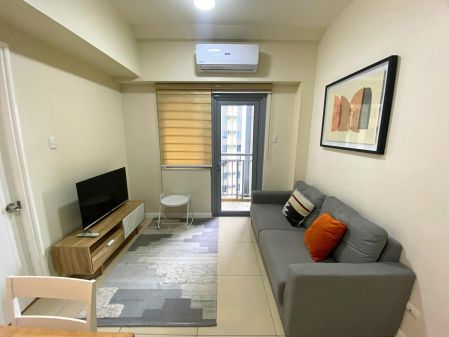 Fully Furnished 1BR Unit at The Vantage at Kapitolyo w Parking