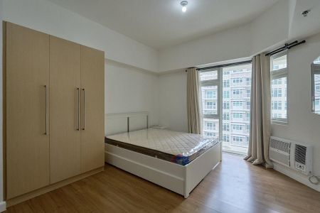 For Rent Fully Furnished Studio Unit with Parking