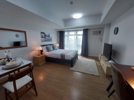 Fully Furnished Studio Type Unit in Solstice Makati for Rent