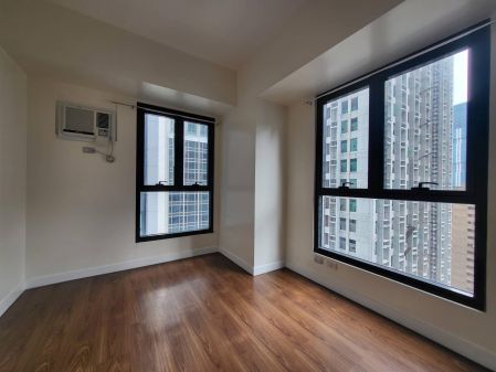 Unfurnished corner 1 Bedroom at the Sapphire Bloc