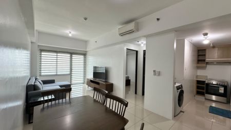 Minimalist 1BR Unit with Balcony and Parking in Bristol Alabang