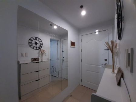 Renovated 1BR Unit at Ridgewood Towers Taguig BGC for Rent