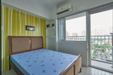 Fully Furnished 1 Bedroom Unit at Breeze Residences